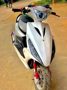 雅马哈鬼火改装鬼一,4v63拉300条水冷中缸海拉gtr透镜