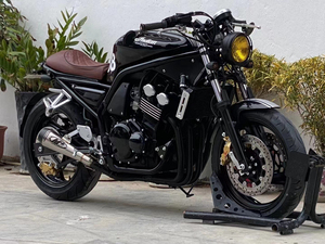 雅马哈fz400 改装复古咖啡 68号 直列四缸化油器发动机