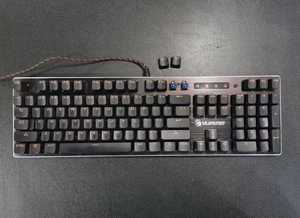 双飞燕光轴机械电竞键盘 血手网咖 双飞燕游戏外设 q820