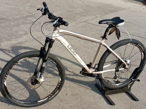 ucc德曼特3.0山地车,9新,26*17车架,禧玛诺30速