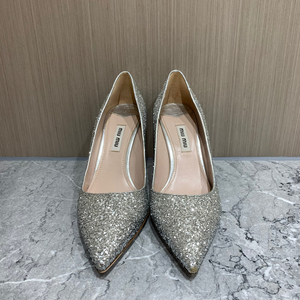 miumiu银色高跟鞋