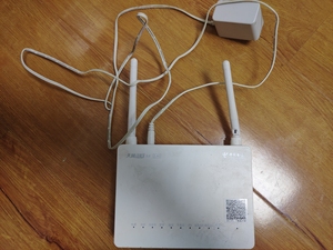 中兴zxhn f650电信千兆光猫,带2.4g.无线wifi