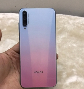 华为特价荣耀20 青春版 8 128  95新 全网通4g