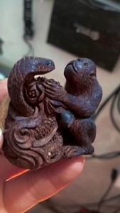 木雕生肖猴与蛇守护神!手工雕刻,手上把玩件!非洲檀木!尺寸以