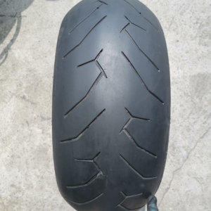 二手倍耐力恶魔二半热熔摩托车轮胎240/45zr17 成色