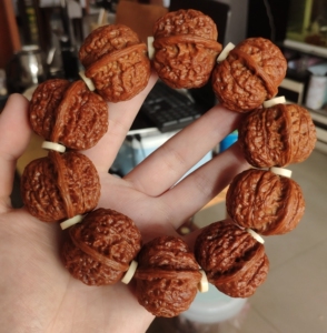 平谷血麒麟狮子头串,平谷骰子,小众文玩