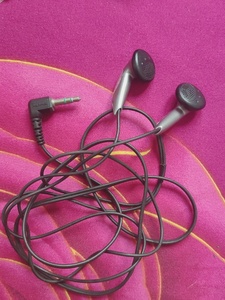 索尼mdr-e828耳机,八成新以上菲版,音质不错,包邮