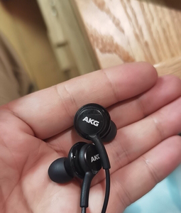 出三星s20u 原装正品akg耳机,未拆封过.出三星s20u