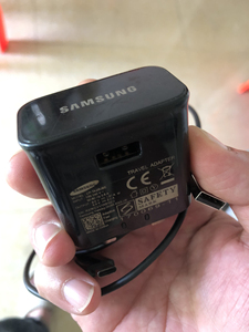 三星手机原装快充9v充电器带一条线,t-c接头的,港版插头要