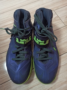 耐克 詹姆斯 士兵7 小丑 正品篮球鞋 44码nike le