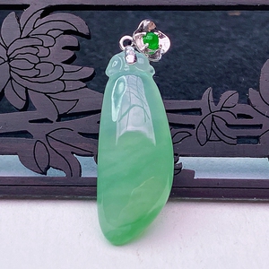 缅甸正品天然a货金镶玉福瓜吊坠扣头18k金飘绿翡翠小吊坠2.77克