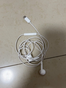 华为p40原装耳机,35出,不退不换,谨慎下单