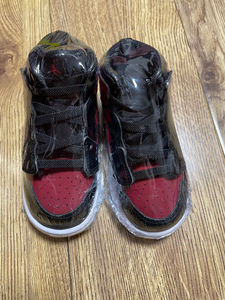 耐克aj红脚趾,8c,24码,内长140实际150,鞋底微磨