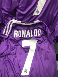 皇马 1617赛季 紫色客场 c罗长袖球衣全新带吊s码 ai