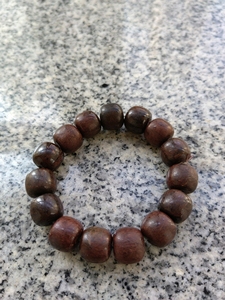 火燎皮手串,河磨玉.枣红色老型珠,老料糖皮,料子细腻油润,像