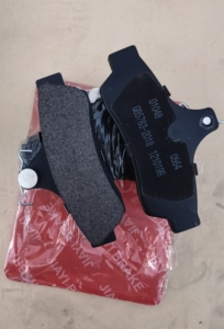 别克荣御后轮陶瓷刹车片一套.高端陶瓷配方,无黑灰无异响不伤盘