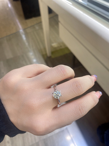 一克拉钻戒,英特纳专柜,有发票,有国检证书,发票3万8,可直