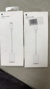苹果原装USB转换器，外包装如图所示