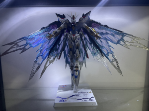 有大班mb强袭自由全喷涂带光翼,盒说全,骨架电镀金重喷,浮游