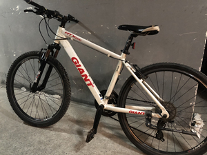 捷安特山地车,捷安特atx666,右变速器需要调,正常骑没问