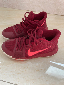 欧文3 酒红色 实战篮球鞋