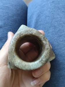 齐家文化三角玉琮