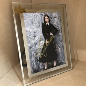 孟美岐亲笔签名