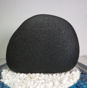 乌金墨玉 渭河黑乌金原石摆件,石皮特别漂亮,天然原皮,但像雕