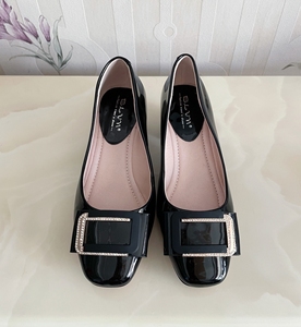 佰莉文漆皮女鞋