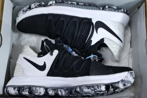 (售出欣赏)nike欧文3圣诞节礼勇黑红