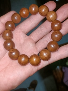 百年以上野生山桃木,纹理漂亮,底色好,盘出来漂亮!纯天然无漆