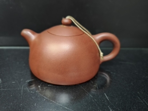 名家紫砂壶,唐志平精品作,做工精良,尺寸高6cm×底部直径8