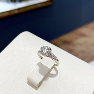 宝格丽钻戒一克拉