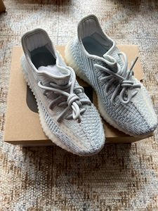 yeezy蓝白