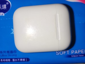 二代AirPods2苹果蓝牙耳机充电仓，保证正品原装。