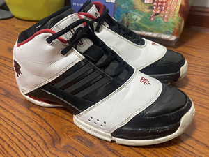 阿迪达斯麦迪第六代篮球鞋,tmac6代篮球鞋,42码.