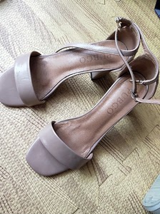 步步高专柜正品肉色真皮一字凉鞋轻微穿着痕迹37码