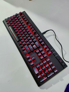 海盗船惩戒者 机械键盘 樱桃红轴茶轴104键背光宏游戏电竞游