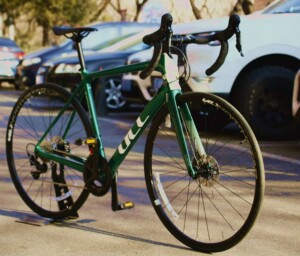 ucc冲击波全新碳纤维公路自行车,禧玛诺105大套,油压碟刹