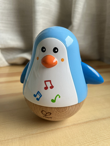 hape 可爱企鹅不倒翁,臂膀可以动,会有音乐,盒子没有了