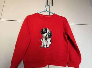 红色刺绣小狗卫衣，空气棉，颜色为正红色，165码。二手商品不