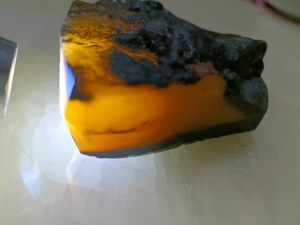 台山玉乌鸦皮 黄蜡石 天然原石 冻黄冰料,很干净,上手直接雕