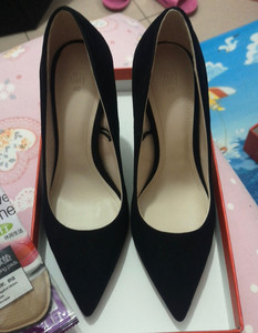 hm尖头细跟舒适绒面大码高跟鞋,跟高10cm左右,穿起来很有