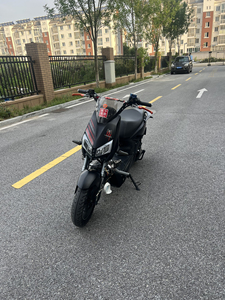 雅迪x5黑蜘蛛,一直没太骑,改装的前后流水灯刹车把探照灯,灵