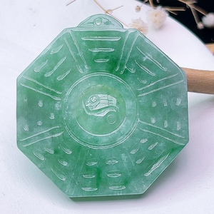 天然翡翠 正品 玉八卦玉吊坠 好种水润飘绿八卦玉吊坠 23.76g