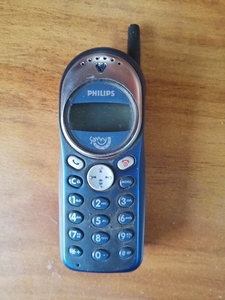 飞利浦tcd188,2000年左右的手机,很老很有收藏价值.