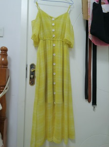 M码嫩黄色仙仙的吊带长裙，轻薄飘逸，长120CM（含吊带），