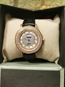 全新罗宝lobor手表,石英表.大概五年前购于澳门,无票.低