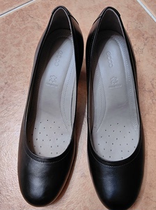 爱步ECCO品牌牛皮女船鞋，40码个人闲置半价转让，只穿过一
