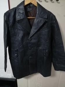 皮衣真皮女低价出售,xl码,图3扣子下面有粘补打工穿不错看好